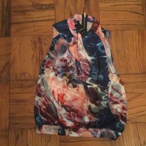 NWT Bebe 👚 flowered print top size small